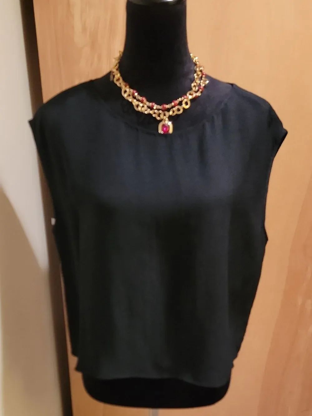 Theory Black Sleeveless Crewneck Tank Top W New Necklace